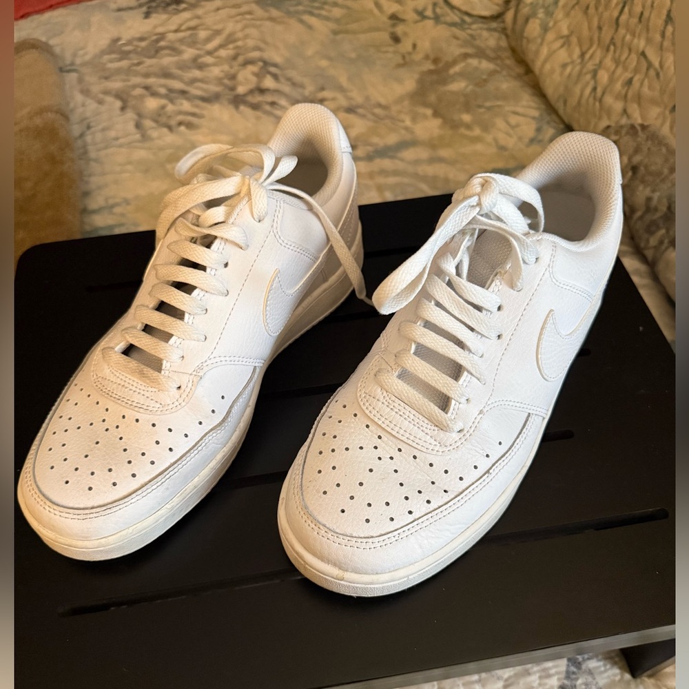 Nike White Low-Top Sneakers EUC